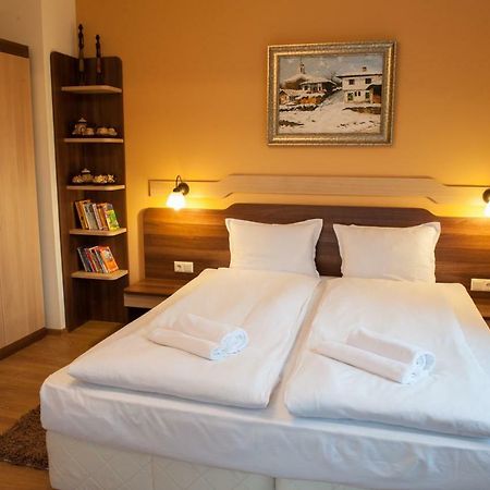 Family Hotel Balkanci Uzana Exterior photo