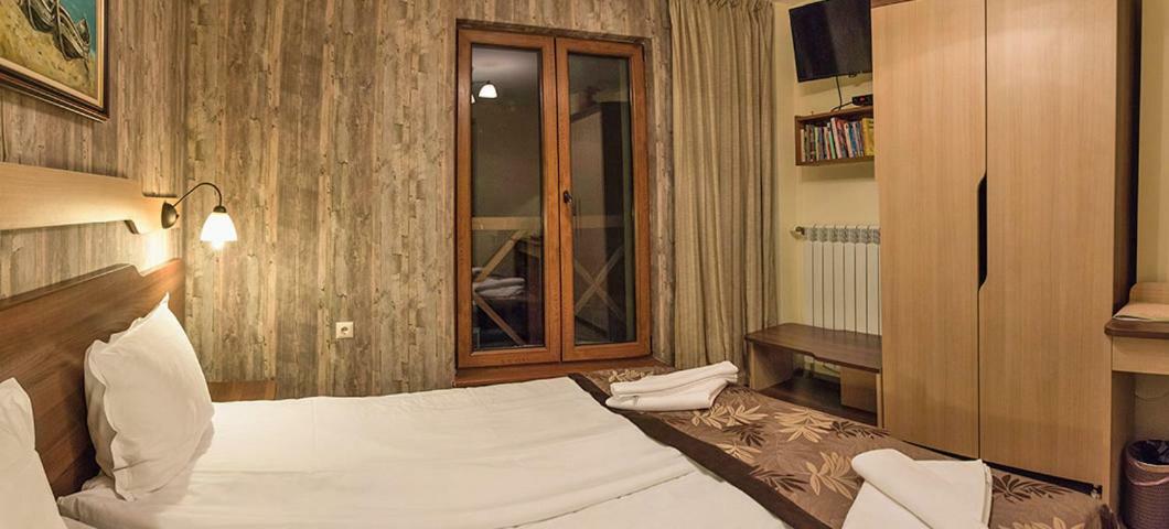 Family Hotel Balkanci Uzana Exterior photo
