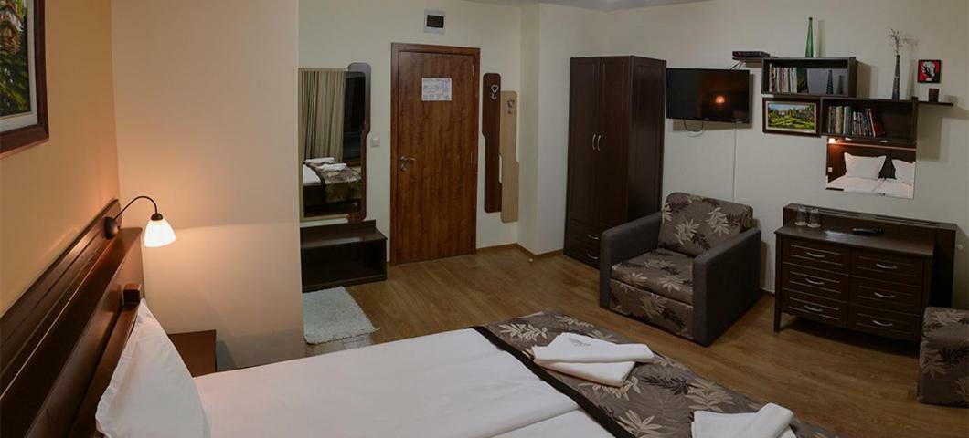 Family Hotel Balkanci Uzana Exterior photo